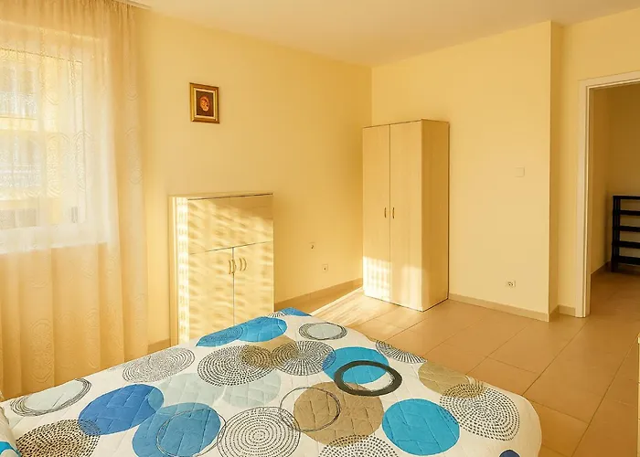 Harmony Suites-1 Private Apartment 42А *